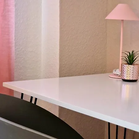 Light Jungle - Innenstadt Fuer 7 Grill Balkon Netflix Waschtrockner Daire Gießen